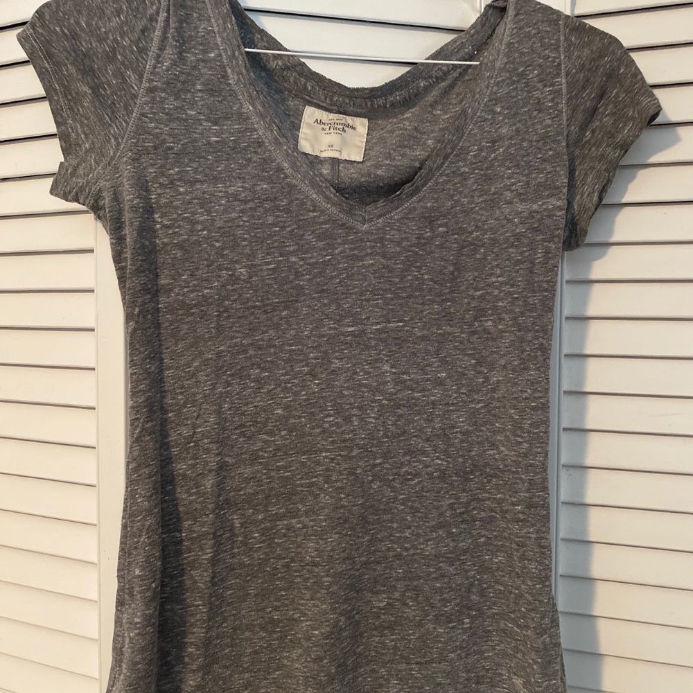 Abercrombie and Fitch gray vneck